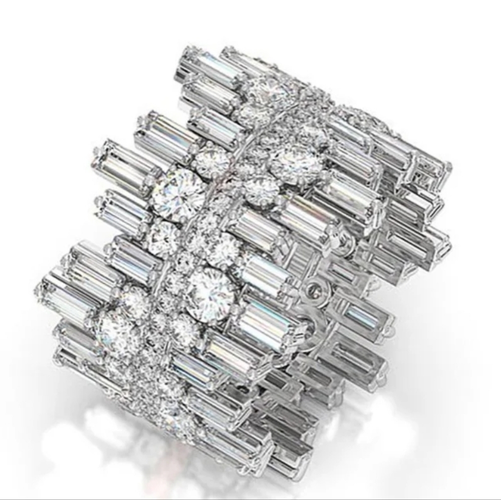 Gorgeous cubic zirconia cocktail  ring. Size 6 or 7